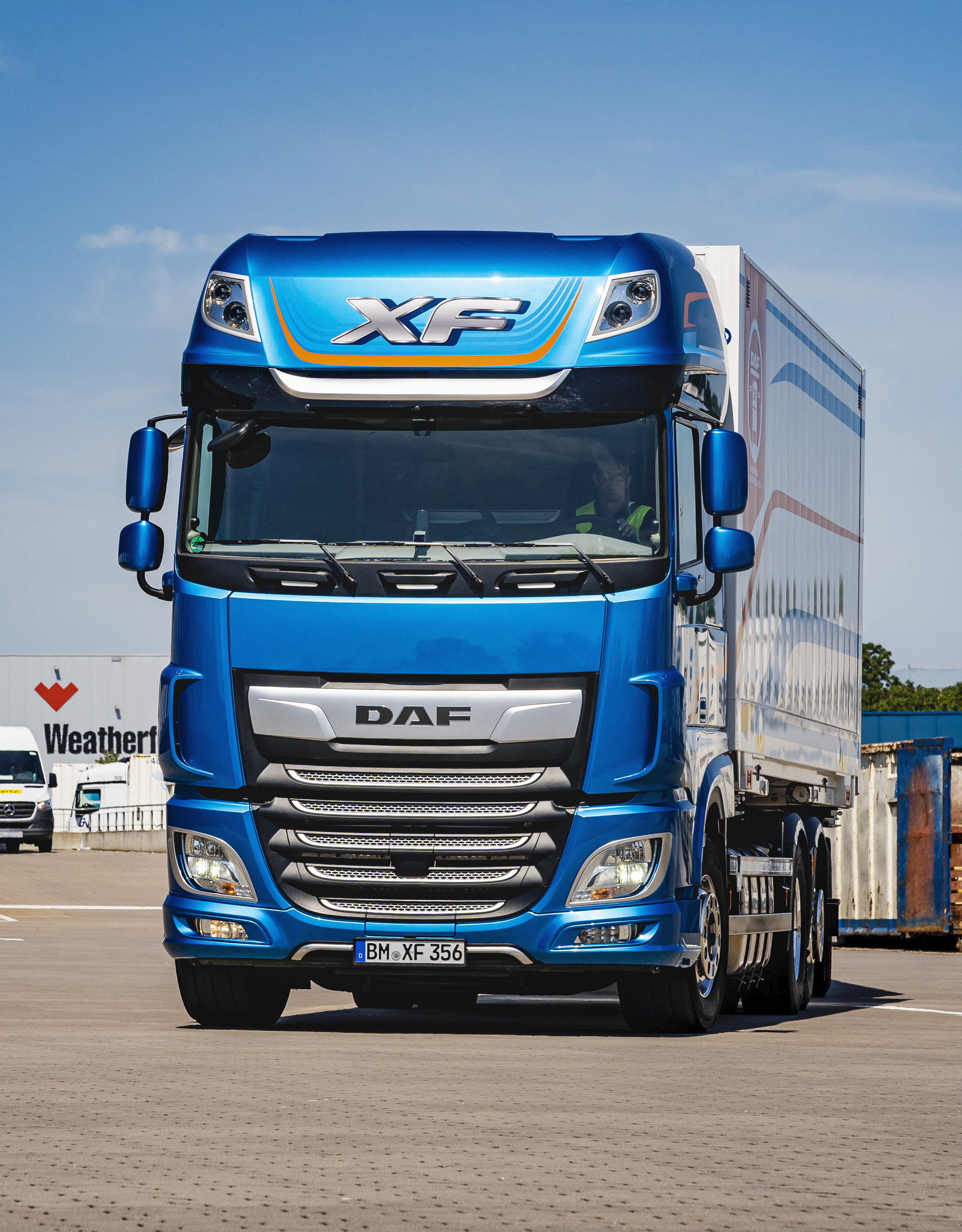 DAF XF mit BDF Wechselbrücke