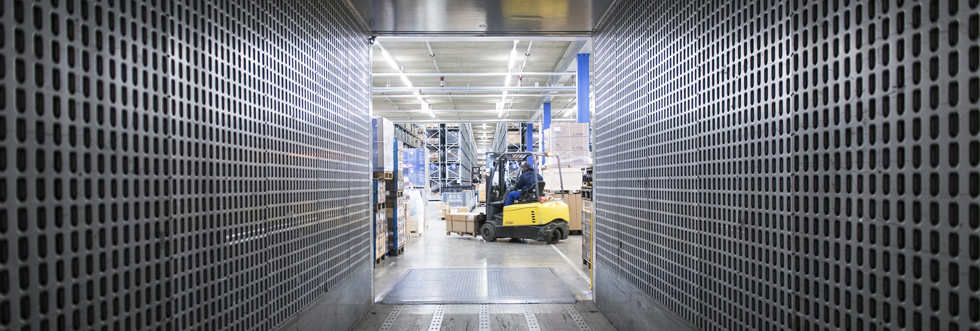 DAF-unloading-truck