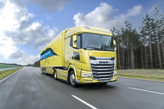 2.1. New Generation DAF XG 4x2 tractor with Kerb View Window