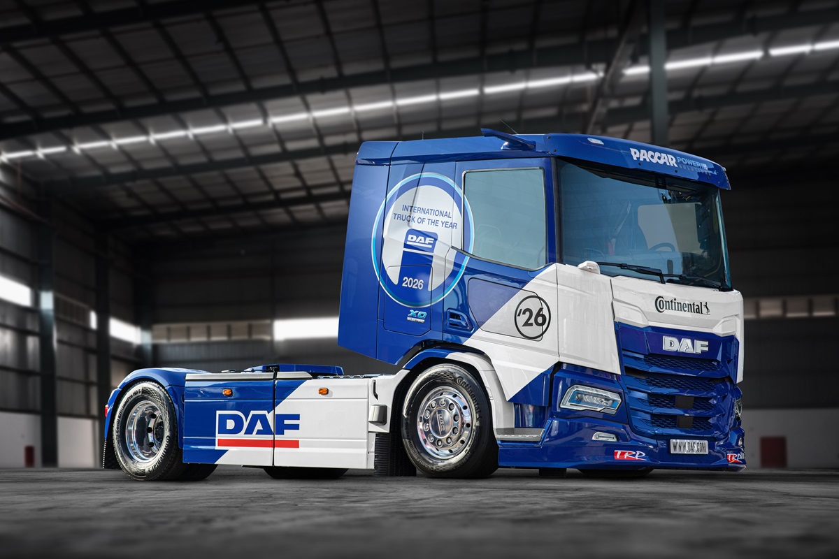 Unique-DAF-Electric-XD-finds-a-typically-Dutch-application-01